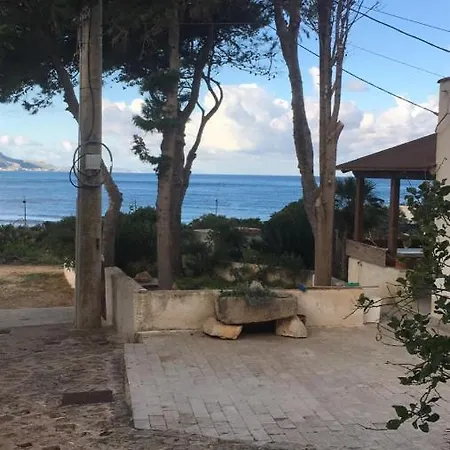Casa Con Verande Sul Mare A 2 Minuti A Piedi Dalla Vakantiehuis