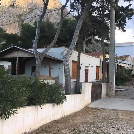 Casa Con Verande Sul Mare A 2 Minuti A Piedi Dalla Vakantiehuis *